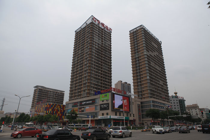 鳳城國(guó)際廣場(chǎng)（國(guó)家AAA級(jí)安全文明標(biāo)準(zhǔn)化工地、河北省建設(shè)工程“安濟(jì)杯”）